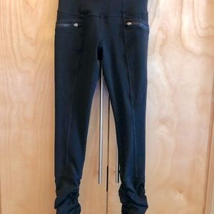 Lululemon size 2 yoga pants